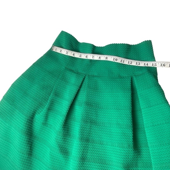 H&M Green Christmas Skirt Size L Women's Scalloped Elastic Stretchy St Patrick’s - Picture 4 of 7
